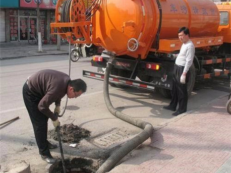 三更罗镇清掏化粪池，健康生活从这里开始